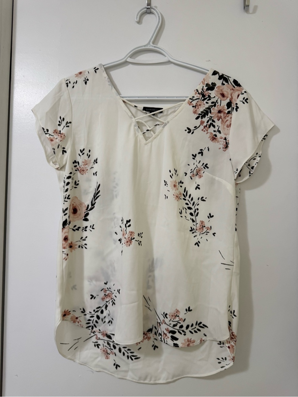 Dynamite Cream Floral Lace-Up V-Neck Top with Blush Accents